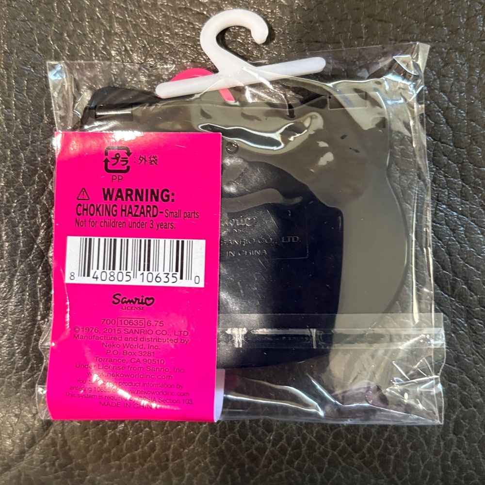 Hello kitty pink and black mirror compact - Picture 2 of 4